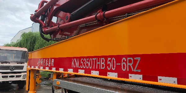 液壓缸由哪些部分組成？