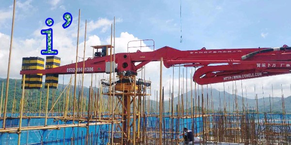 混凝土布料機(jī)如何針對骨料離析的問題進(jìn)行設(shè)計方面的改進(jìn)？（一）