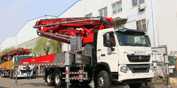 科尼樂豪沃47米泵車