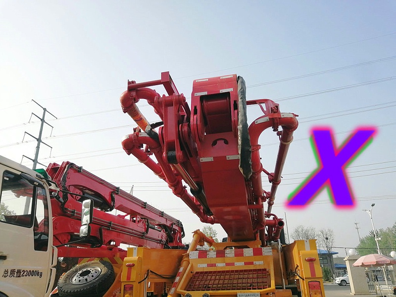青島小型混凝土泵車價格 (11)