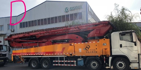 特殊環境下，小型混凝土泵車手應如何操作？