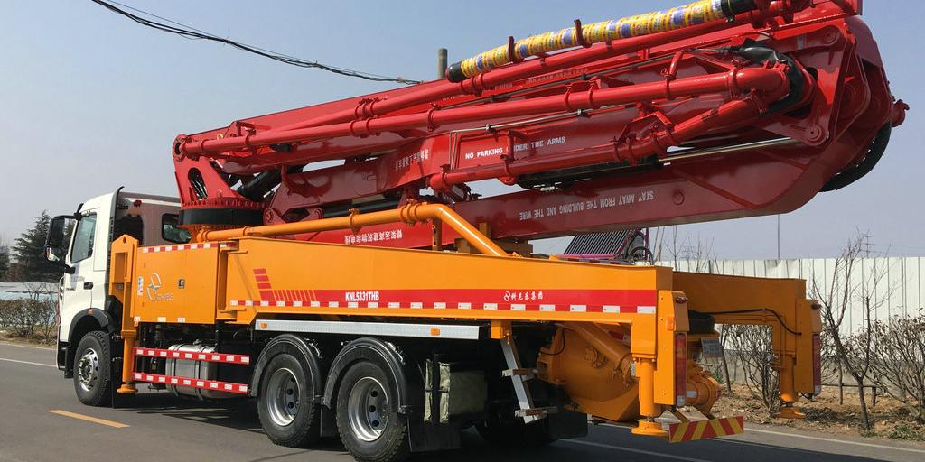 小型混凝土泵車作業(yè)過程中的危險(xiǎn)區(qū)域